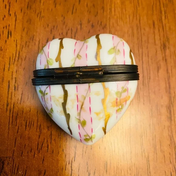 VINTAGE LIMOGES BOX ~ Floral 💐 Heart ♥️